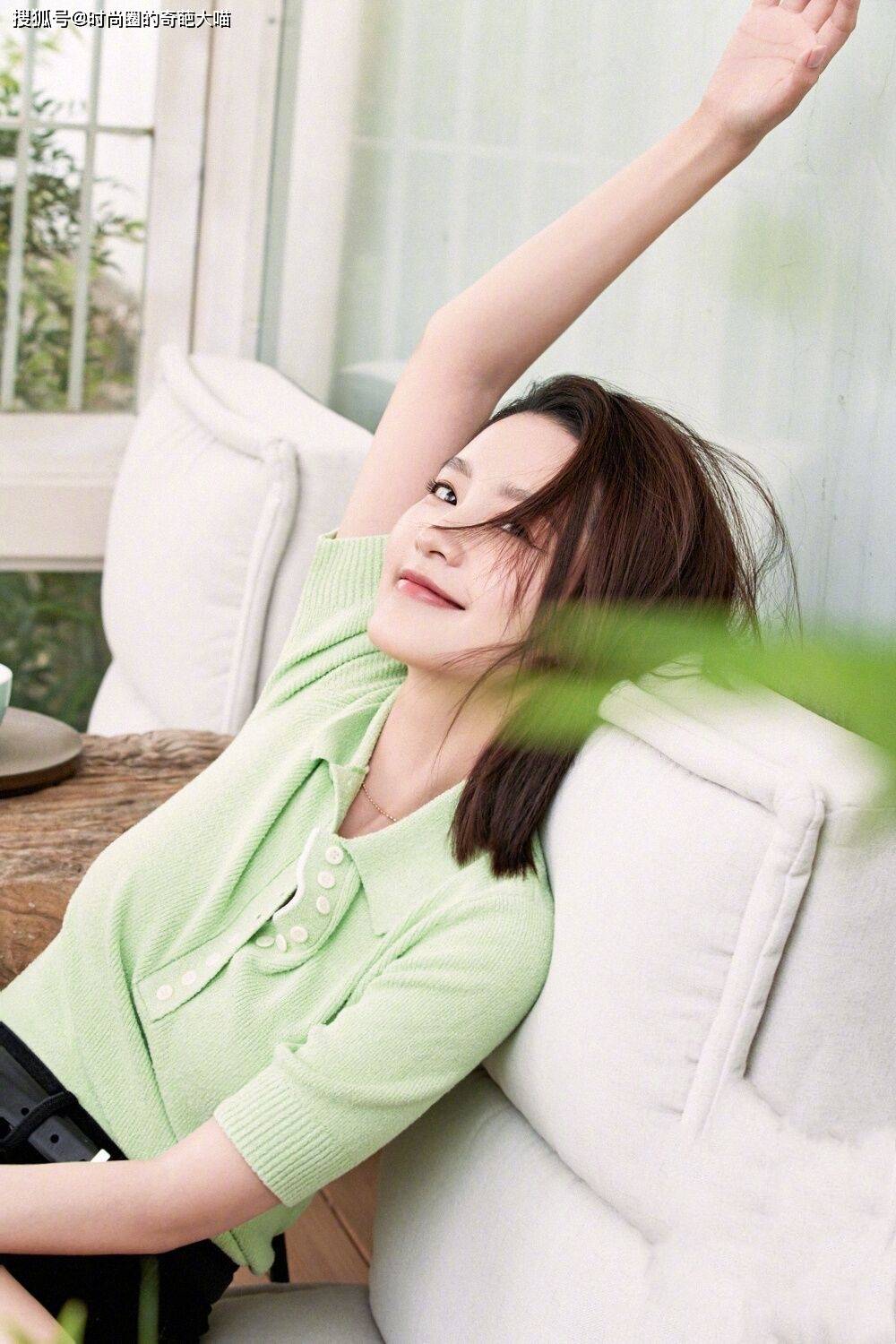 赵露思|T恤还穿不腻？看看爱豆的花式polo穿搭，素人们也值得一试