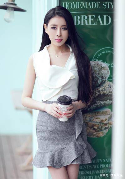 设计|包臀短裙，休闲轻松散发出无限魅力，让整体搭配加分亮点