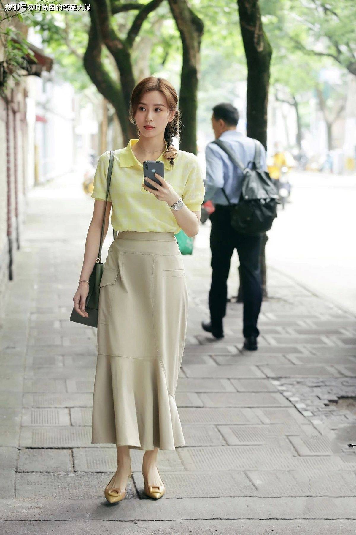 赵露思|T恤还穿不腻？看看爱豆的花式polo穿搭，素人们也值得一试