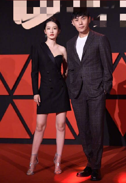 戚薇|今日红毯亮点多!张天爱戚薇李沁玩下衣失踪,江疏影镭射装获最佳