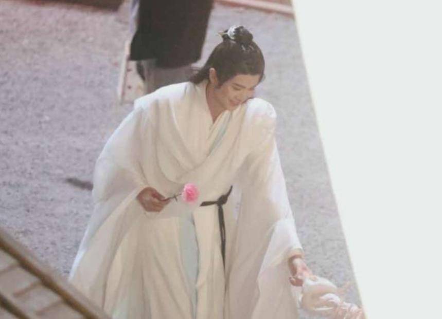 纪云禾|《驭鲛记》将杀青,“长意”妆发惹眼,热巴任嘉伦同框画面太美