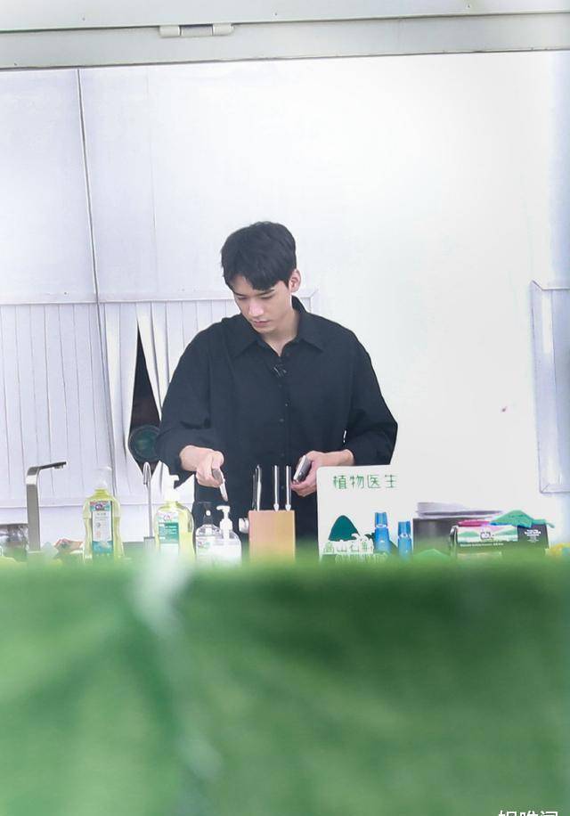 家乡|《中餐厅5》定档后，老成员赵丽颖携好友回归，这一季真不缺话题