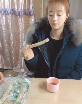 全无|蒋欣为减肥零食只闻不吃,面色苍白惹网友担心:瘦的都不像你了