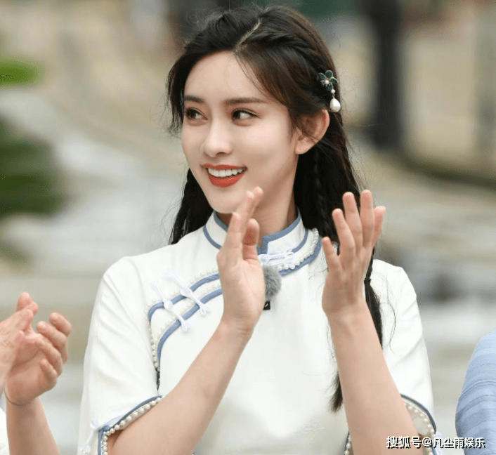 兄弟|《奔跑吧》预告曝光，孟子义上演清纯女学生，谁料杨颖颜值更心动