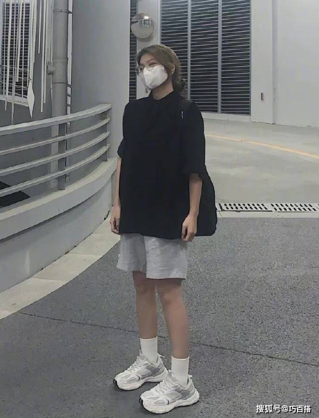 时尚|今年更流行T恤+阔腿裤，简单休闲却很美，值得借鉴