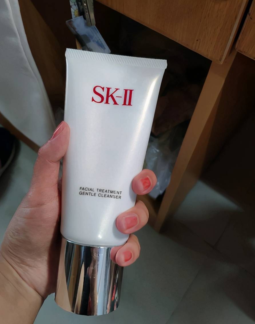 黑头|洗面奶哪个牌子好用可以温和控油效果好？看看这五款好用的洗面奶