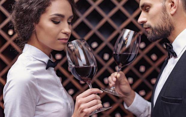 宴席|葡萄酒保质期有10年，到期后还能喝吗？看完这2个原因你就懂了