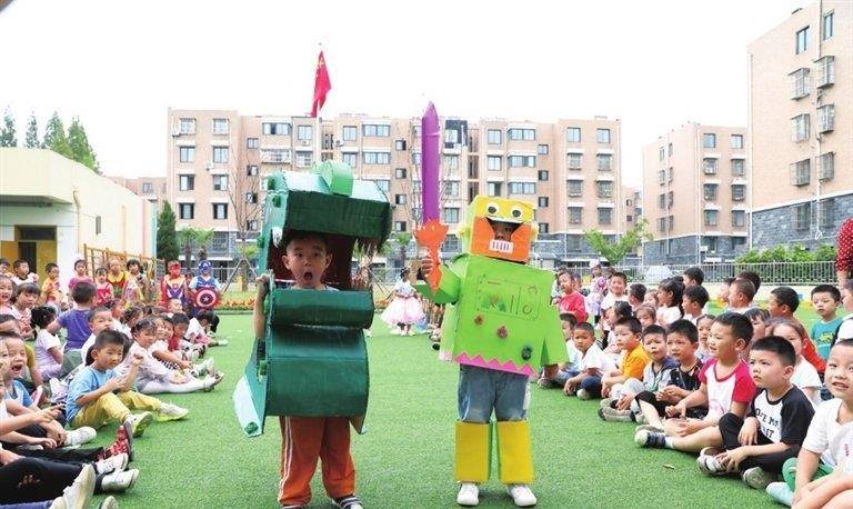 活动|幼儿园环保服装设计大赛：家长花样百出另类“攀比”，笑yue了