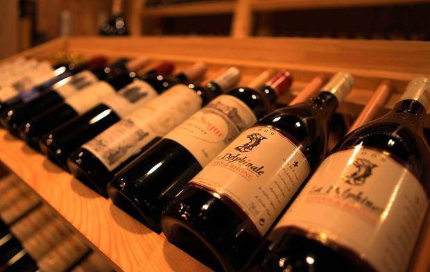 宴席|葡萄酒保质期有10年，到期后还能喝吗？看完这2个原因你就懂了