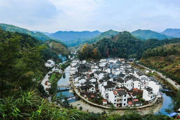 江西的一景区走红，距离上饶190公里，被游客称为“脸盆村”