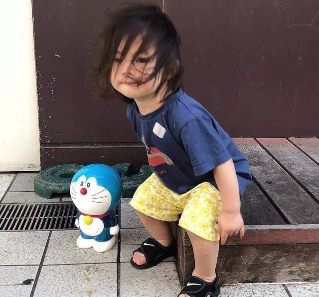 品牌|仅一岁成为nike代言人!周杰伦为她点赞,陈冠希女儿前途不可限量