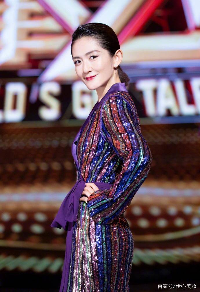 巅峰|谢娜终于高调美一回！《巅峰之夜》金色露背长裙，回眸惊艳全场