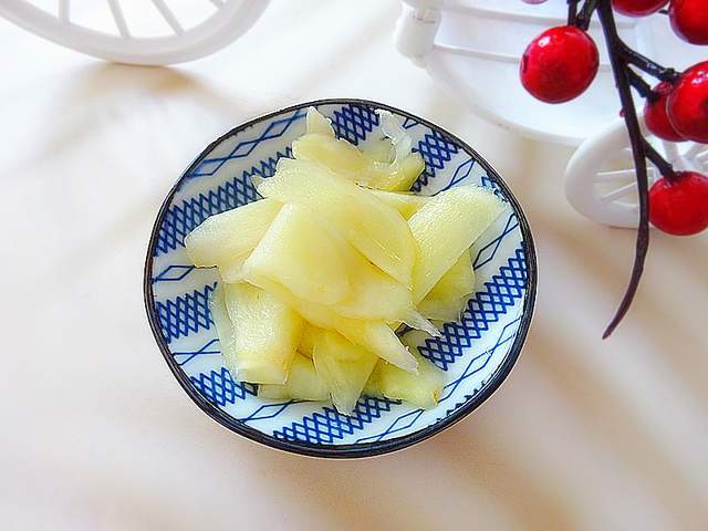 仔姜|我的早餐,本来要晒面,却让小菜抢了镜,网友:赶紧动手做一瓶!