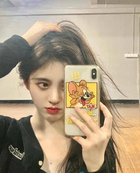 氛围|丝芭是不是开了“鞠学”课？各个妆容和神态都太像小鞠了