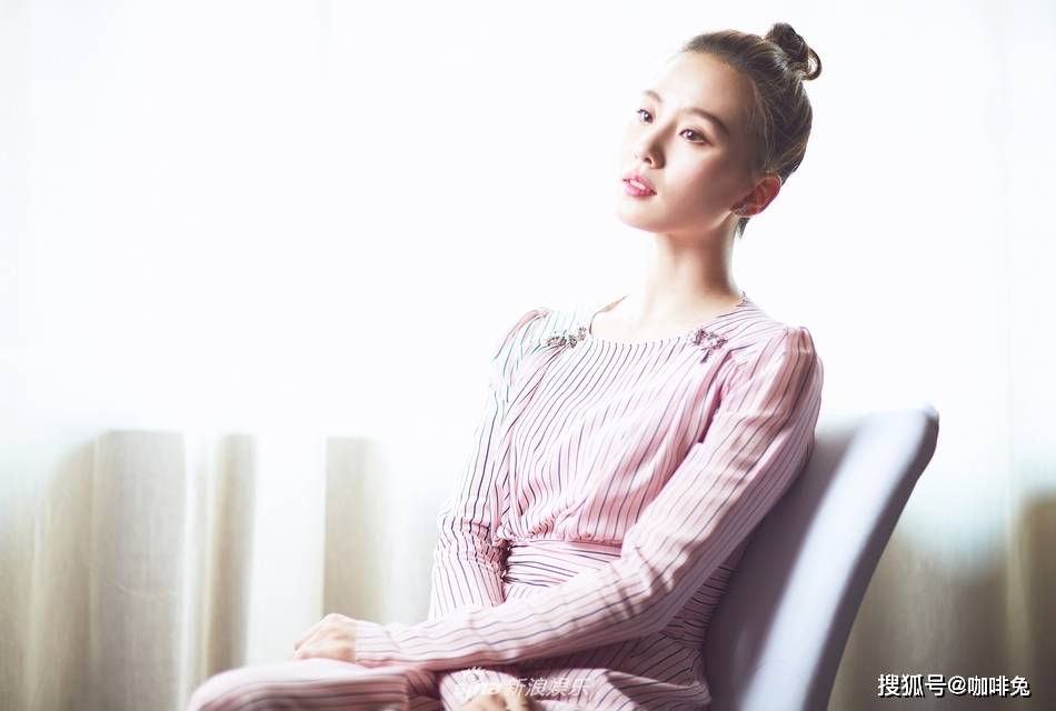 条纹|人比花娇！刘诗诗的时尚穿搭，美丽动人气质绝，一眼忘不掉的美