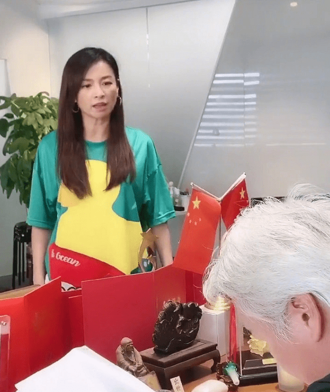 颜色|自强的女人不容易老，张庭虽然不演戏了，但颜值仍然不输一线女星