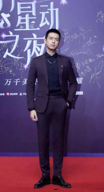 袁冰妍|星动之夜，关晓彤总算穿对，王一博蕾丝辣眼，赵丽颖艳压全场