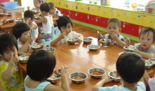 家长|孩子上幼儿园后,要不要在学校吃早餐?做对了,对孩子成长有利