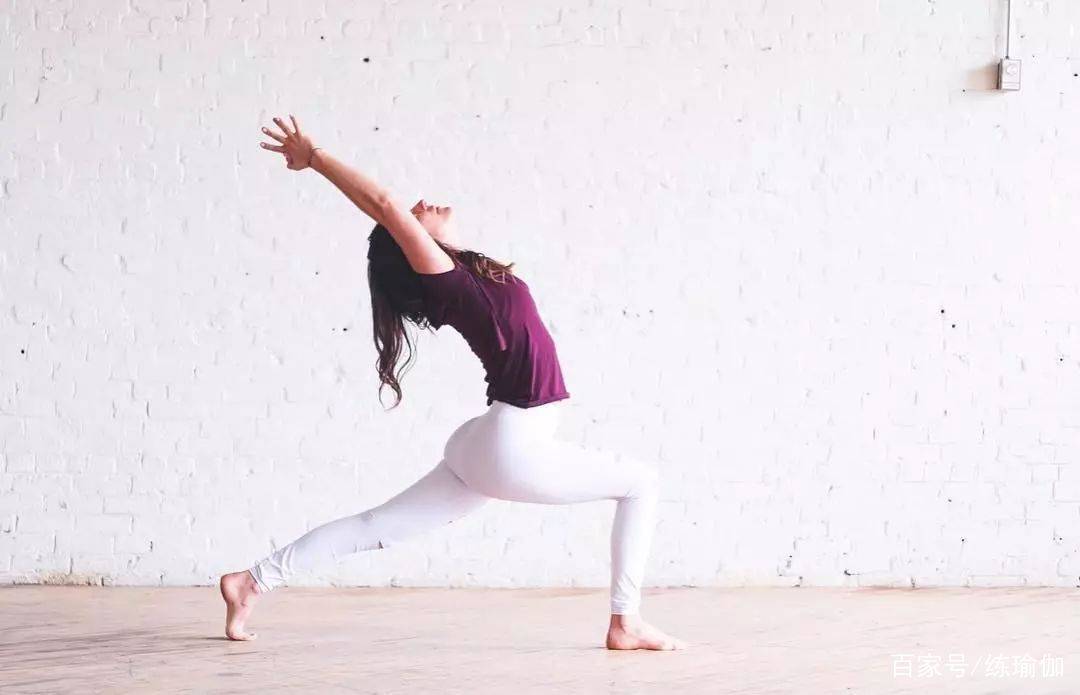 双手|一片式开叉裙高挑显瘦,经典法式浪漫,自带风情万种的魅力