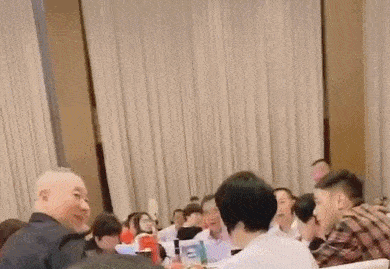 风头|同公司艺人出殡日,EXO的成员Kai这么穿不合适吗?