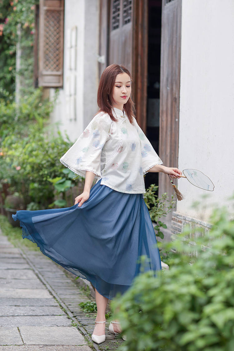 视觉|小个子也能穿得很仙美，中式上衣+半裙，不仅显高还显初恋气质！