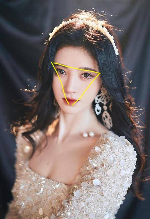 氛围|丝芭是不是开了“鞠学”课？各个妆容和神态都太像小鞠了