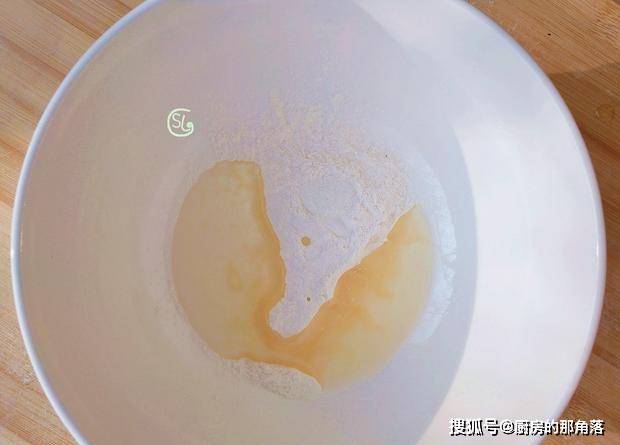 美食|假期在家做零食，简单拌一拌，焦香酥脆，吃一口真香