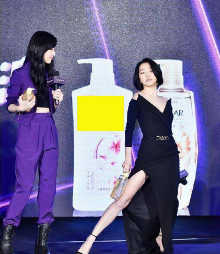 腰肢|小S带女儿出席活动，身穿露肩裙身材妩媚，但不及女儿高级飒爽