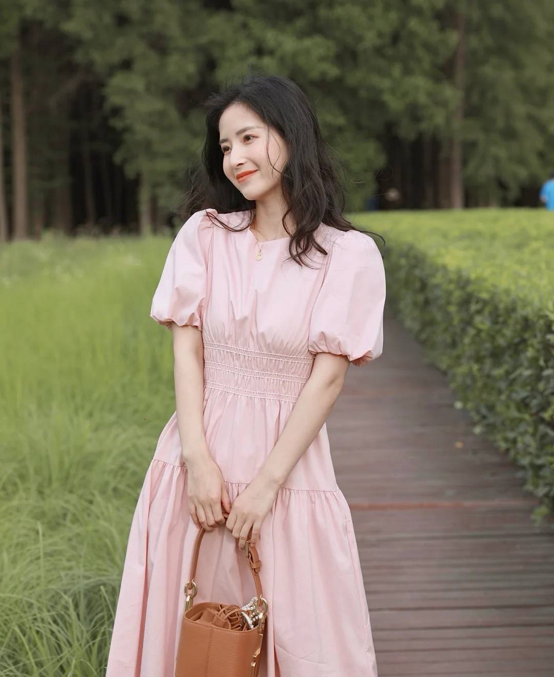 身材|连衣裙的腰线很重要,突显线条的多种方式,怎么穿都好看