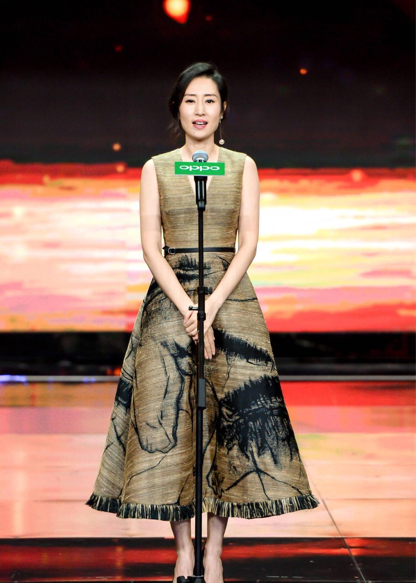 静妃|看完静妃娘娘的穿搭,一天心情都倍好,靖王你家娘亲真会穿!