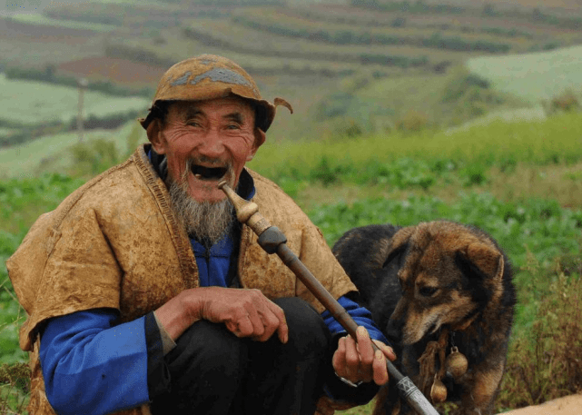 手脚|百岁老人，肝脏红润通透，三点养肝经验，可以收藏