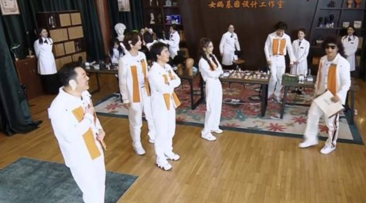 杨颖关|《跑男》杨颖关晓彤无互动，婚纱造型差距明显，女嘉宾竟遭排挤？！