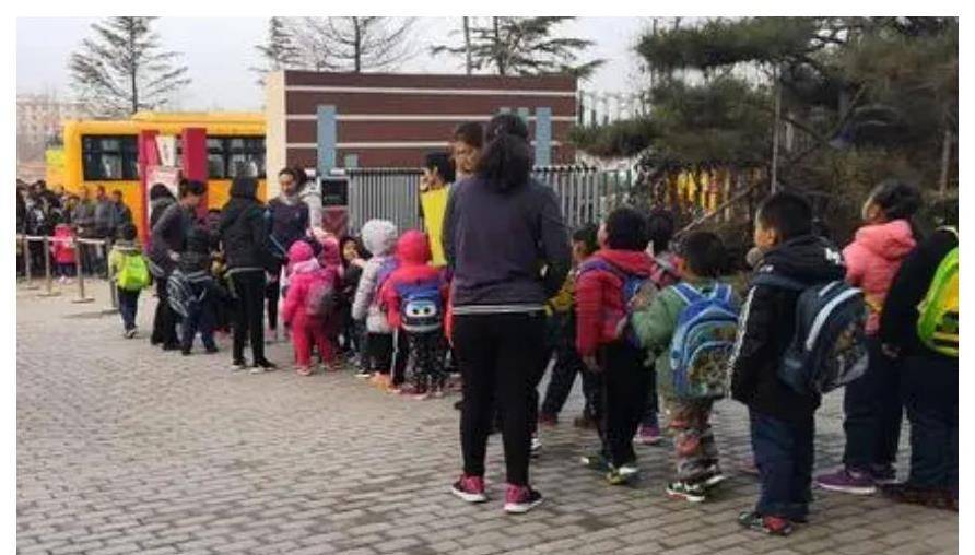 缘分|幼儿园新来的女孩，跟儿子长得一模一样，妈妈接孩子时懵了