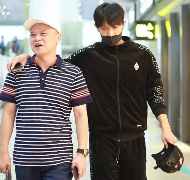 父亲|黄子韬综艺首度落泪！谈到父亲忍不住泪崩，一句话证明他已是演员