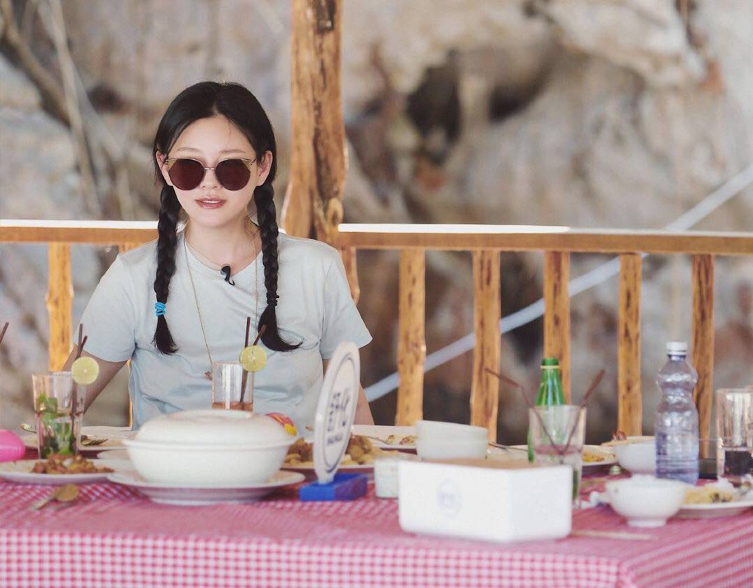 条纹|暑期海岛出游怎么穿?学大S短T搭配条纹半裙,清甜又减龄