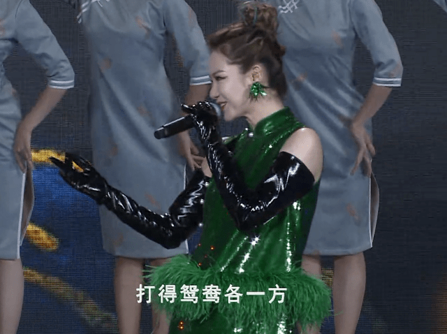戚薇|金鸡奖开幕式女明星齐穿旗袍：戚薇像绿孔雀，金莎太圆润