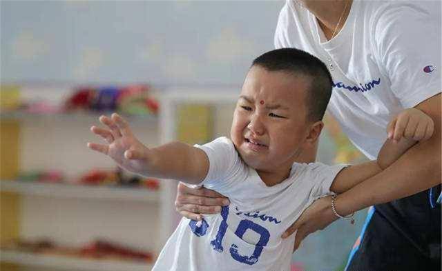 独立|幼儿园老师坦言：第一天上幼儿园不哭的孩子，大都出自这些类家庭