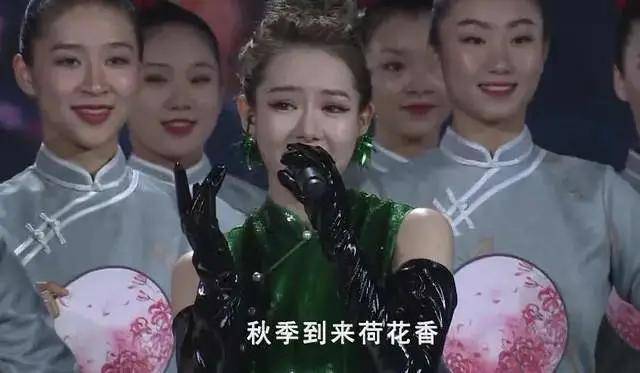 戚薇|金鸡奖开幕式女明星齐穿旗袍：戚薇像绿孔雀，金莎太圆润