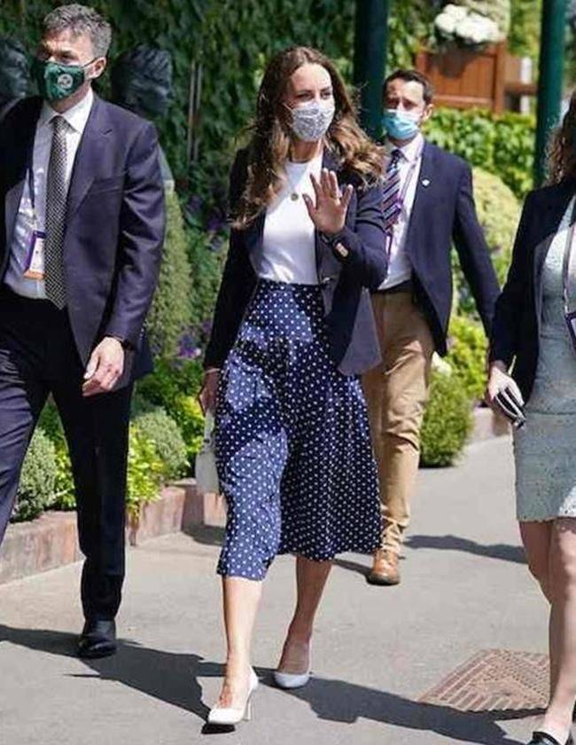 球赛|凯特居家隔离一周解放，绿色洋装抢镜网球赛，娘家总动员现时尚力