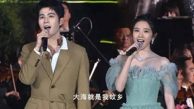 戚薇|金鸡奖开幕式女明星齐穿旗袍：戚薇像绿孔雀，金莎太圆润
