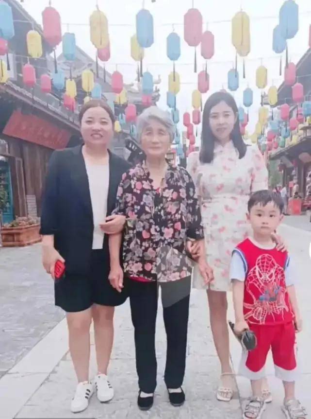 错换人生28年姚策堂嫂要给熊磊买房杜新枝一家团聚悦悦过生日许敏没在