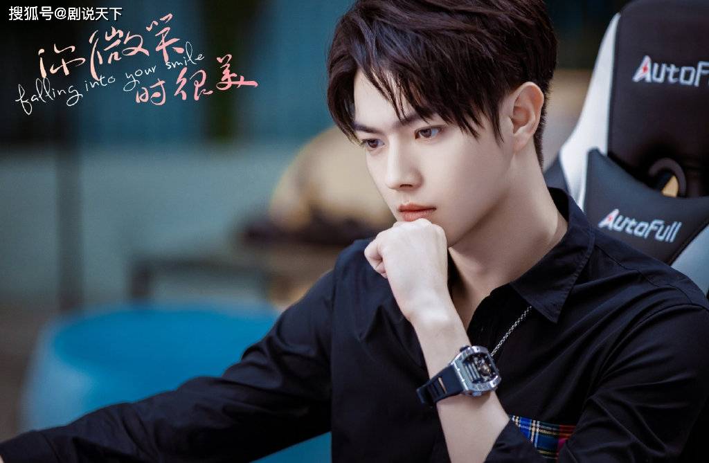 现实|《你微笑时很美》上线争议多，官博公开回应质疑，仍难平众怒？