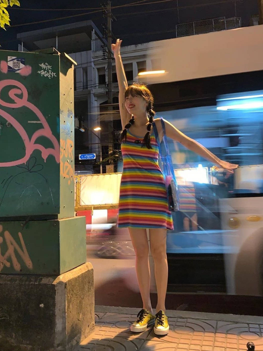 差距|金泫雅衣品好绝，三套造型都搭连衣裙，居然风格差距还这么大？