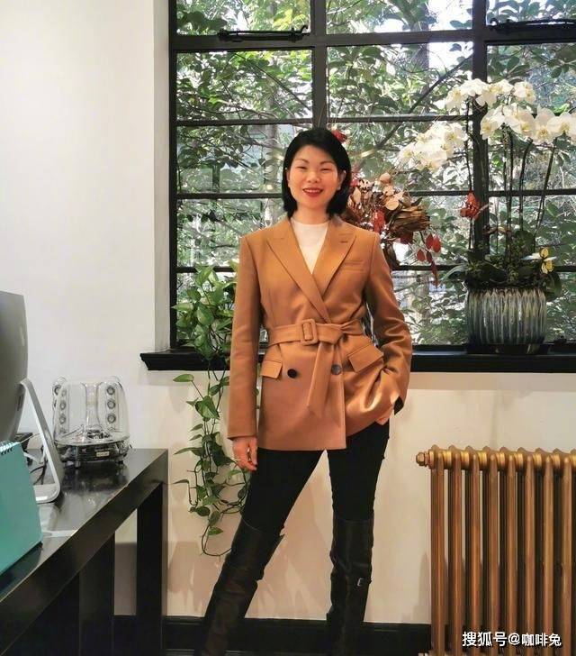 套装|名模吕燕在时尚圈17年， 转型当设计师，告诉人们美不光是看脸蛋
