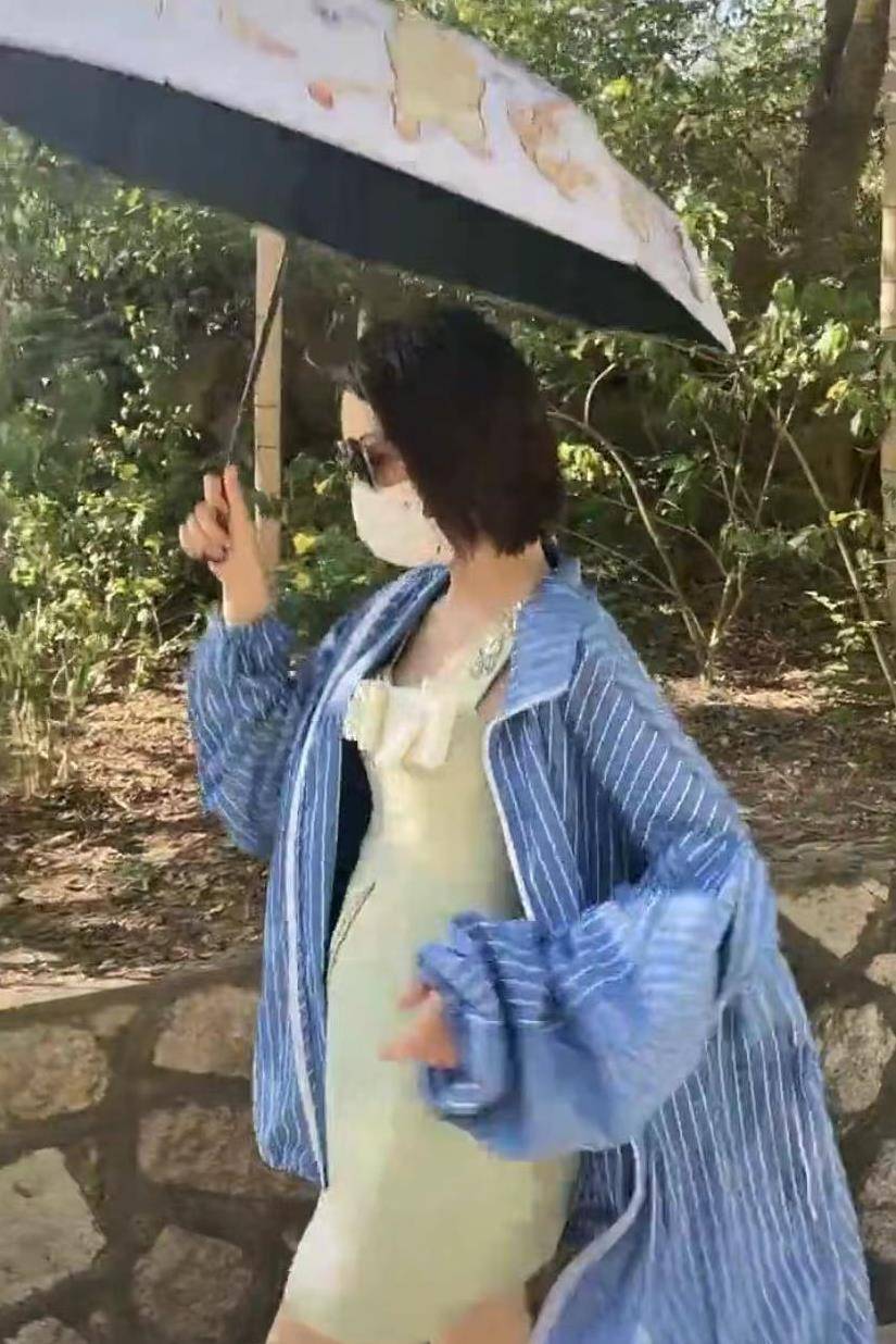 小腹|唐艺昕被疑怀二胎！小腹隆起之外还有疑点，网友称怀孕起码5个月