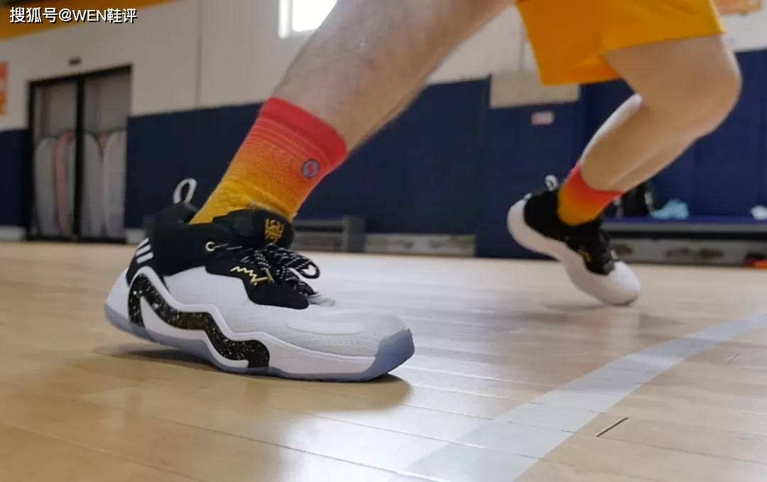 衰减性|adidas 米切尔3代实战:性能在线 稳定有余 惊喜不足