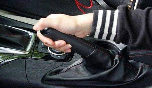 忘记开手刹的后果 28dc938fbc92401f86fe55e8dfcafbb0.jpeg