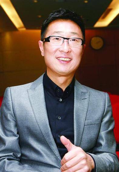靠反串走红,长得"丑"的林永健,凭什么能娶到貌美如花的老婆