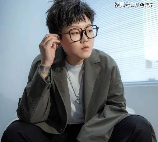 歌手"王靖雯不胖"是"菲迷"吗?她的《沦陷》为什么会这样火?