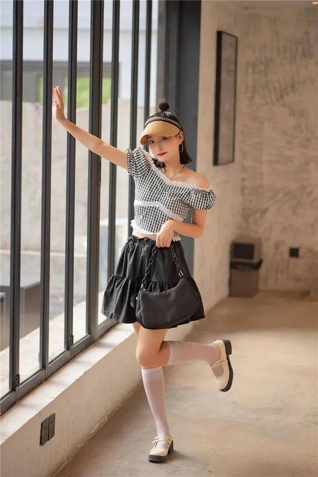 女孩子|不足165cm的女人不必踩高跟，穿平底鞋谨记这3点，显瘦显高